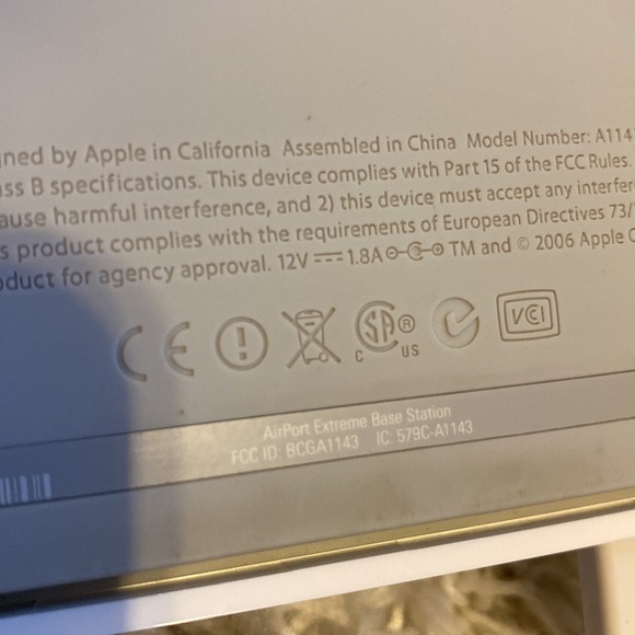 Apple Router AirPort Extreme Base Station Model A1143 - Picture 9 of 13